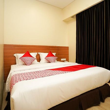 Oyo 1330 Hotel Cahaya 3 Surabaya Esterno foto