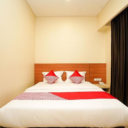 Oyo 1330 Hotel Cahaya 3 Surabaya Esterno foto