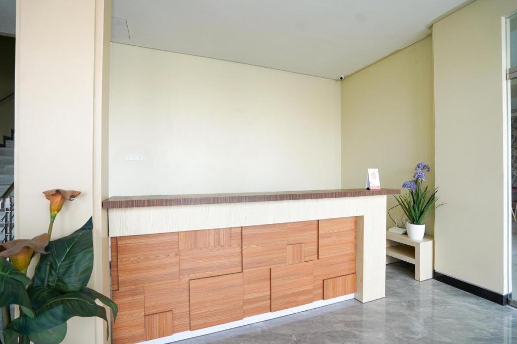 Oyo 1330 Hotel Cahaya 3 Surabaya Esterno foto