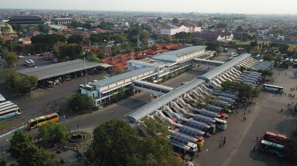 Oyo 1330 Hotel Cahaya 3 Surabaya Esterno foto