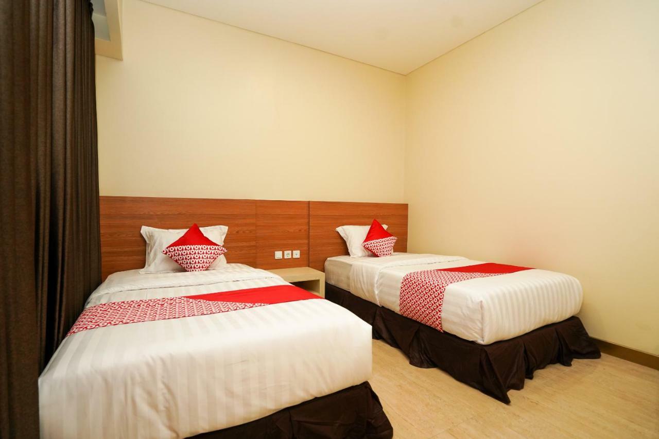 Oyo 1330 Hotel Cahaya 3 Surabaya Esterno foto