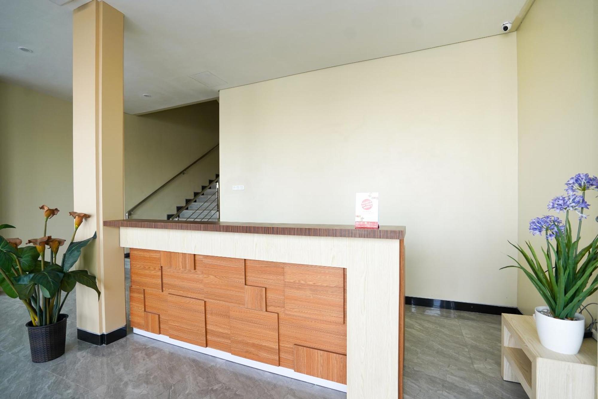 Oyo 1330 Hotel Cahaya 3 Surabaya Esterno foto