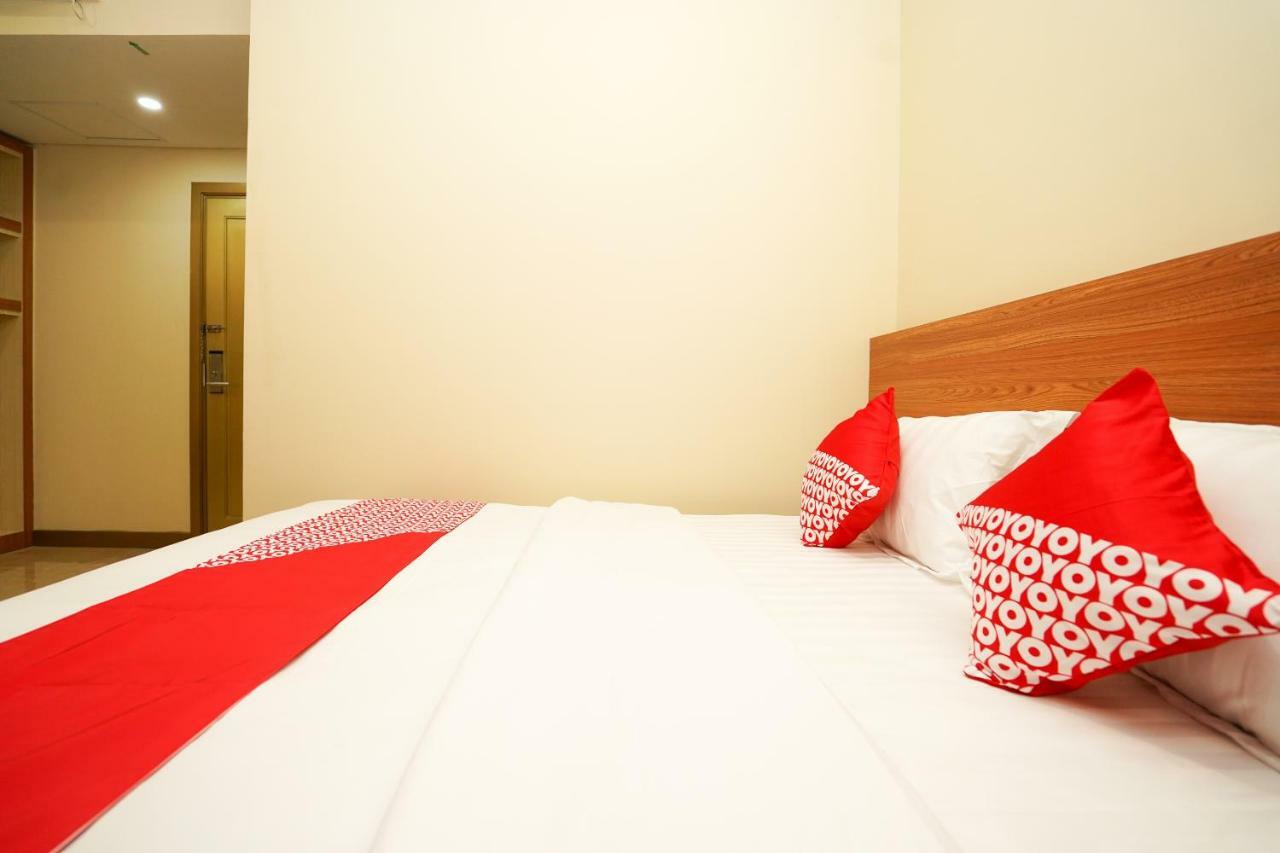 Oyo 1330 Hotel Cahaya 3 Surabaya Esterno foto