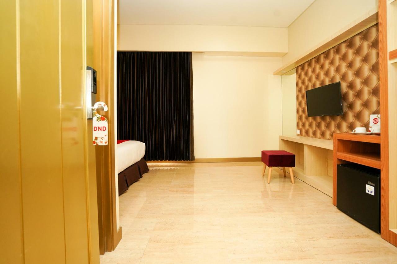 Oyo 1330 Hotel Cahaya 3 Surabaya Esterno foto