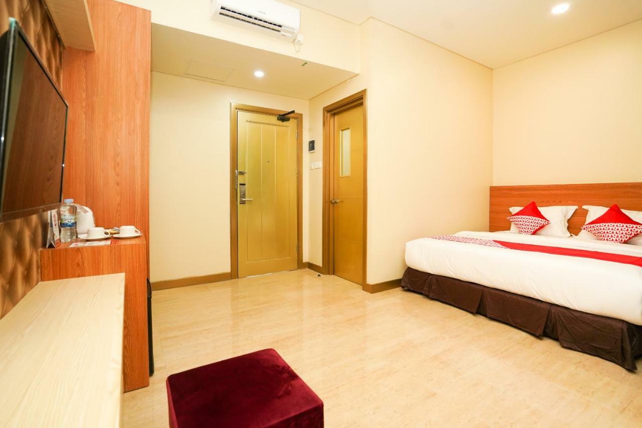 Oyo 1330 Hotel Cahaya 3 Surabaya Esterno foto