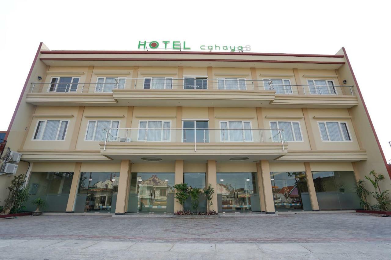 Oyo 1330 Hotel Cahaya 3 Surabaya Esterno foto